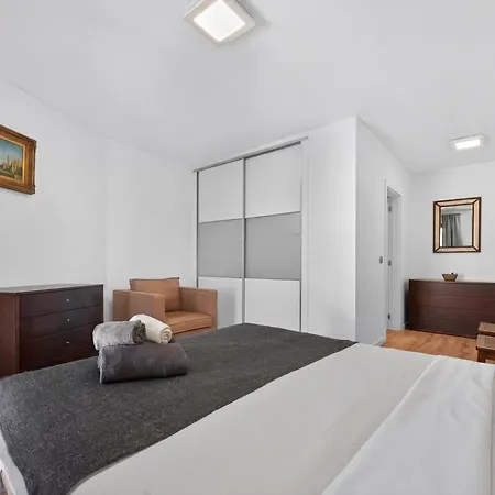 Two Bedroom With Balcony And Gorgeous View Over The Atlantic * فونشال