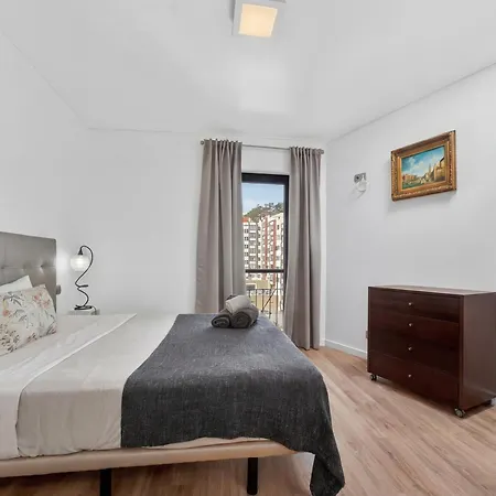 Two Bedroom With Balcony And Gorgeous View Over The Atlantic فونشال