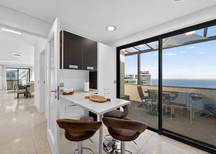 Two Bedroom With Balcony And Gorgeous View Over The Atlantic * فونشال