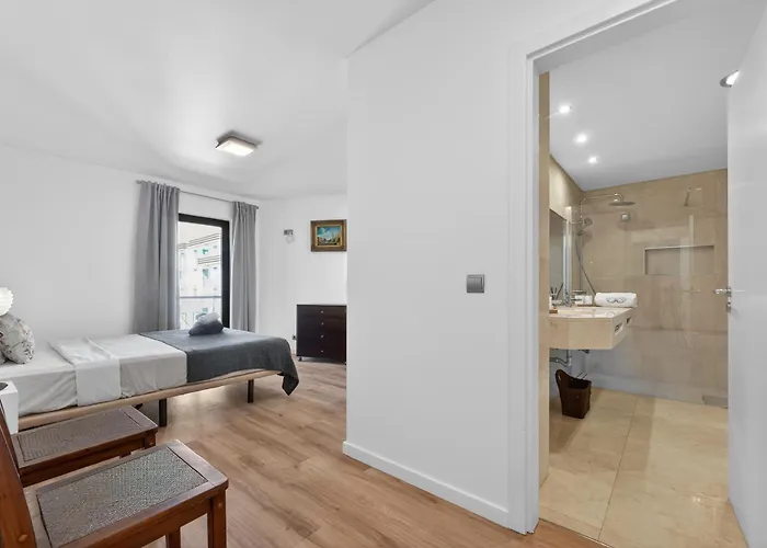 Two Bedroom With Balcony And Gorgeous View Over The Atlantic