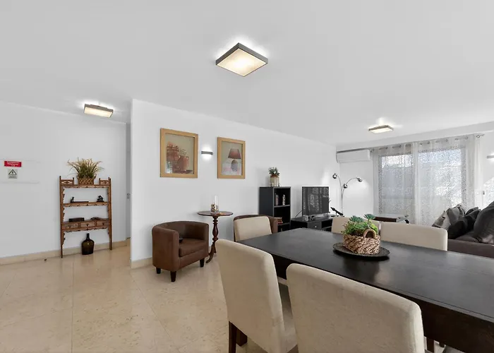 Two Bedroom With Balcony And Gorgeous View Over The Atlantic شقة