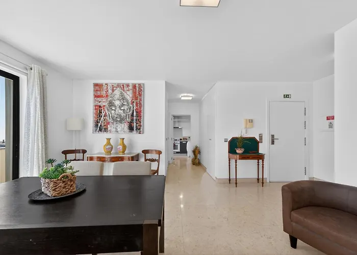 Two Bedroom With Balcony And Gorgeous View Over The Atlantic *