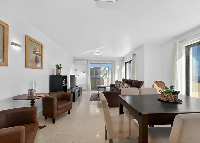 شقة Two Bedroom With Balcony And Gorgeous View Over The Atlantic *