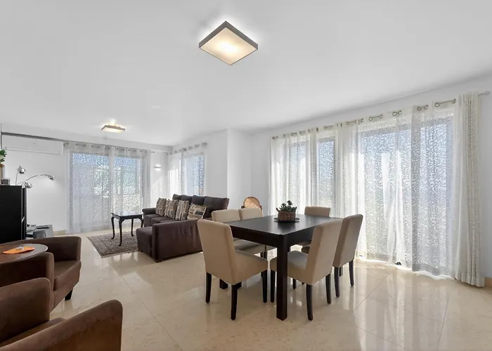Two Bedroom With Balcony And Gorgeous View Over The Atlantic *