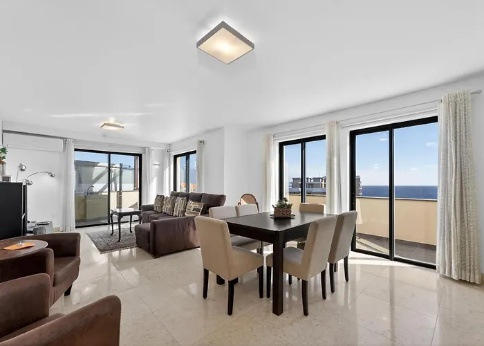 Two Bedroom With Balcony And Gorgeous View Over The Atlantic * فونشال