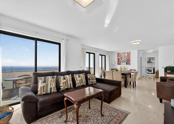 شقة Two Bedroom With Balcony And Gorgeous View Over The Atlantic