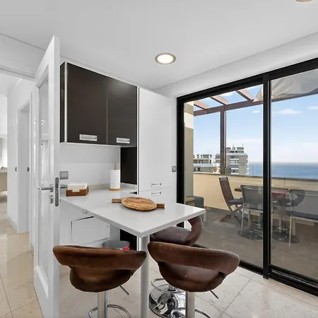 Two Bedroom With Balcony And Gorgeous View Over The Atlantic * فونشال