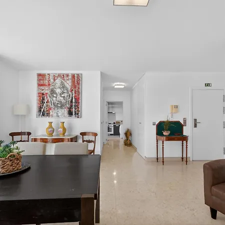 Two Bedroom With Balcony And Gorgeous View Over The Atlantic *