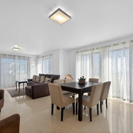 Two Bedroom With Balcony And Gorgeous View Over The Atlantic *