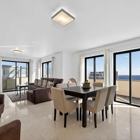 Two Bedroom With Balcony And Gorgeous View Over The Atlantic * فونشال