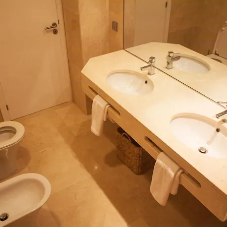 Two Bedroom With Balcony And Gorgeous View Over The Atlantic Apartmán