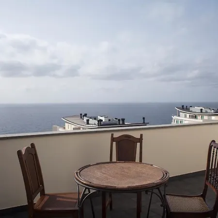 Two Bedroom With Balcony And Gorgeous View Over The Atlantic Apartmán