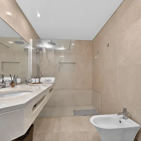 شقة Two Bedroom With Balcony And Gorgeous View Over The Atlantic *