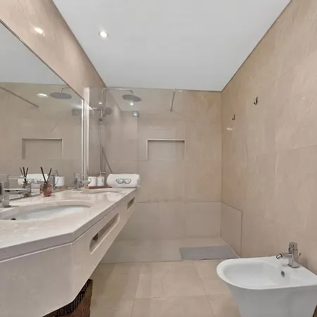 Two Bedroom With Balcony And Gorgeous View Over The Atlantic شقة فونشال